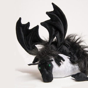Shoulder dragon, black with plushy crest, dragon