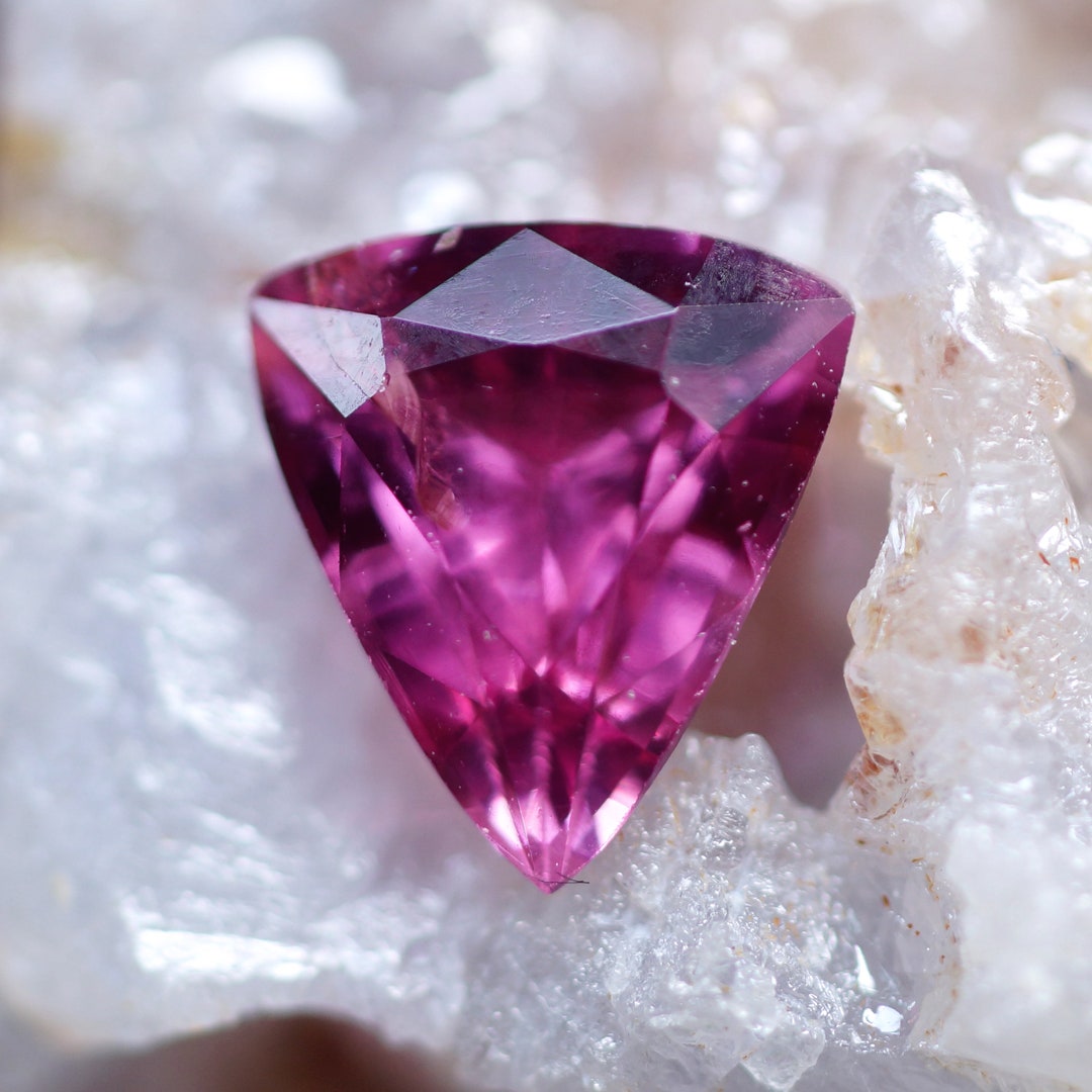 Pruple Red Spinel, Trillion Shape, Untreated Natural Loose