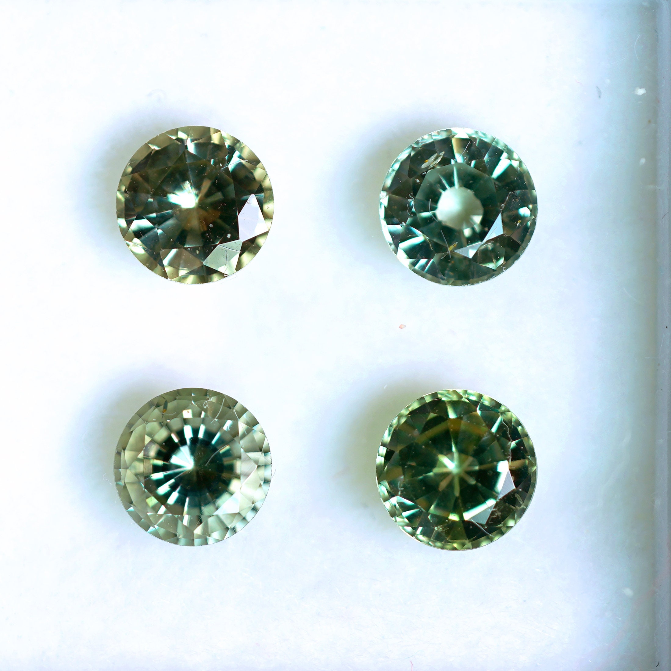 TOP TOP TOP !! SAPHIR ORANGE DE TANZANIE : 4.3 mm x 3.3 mm