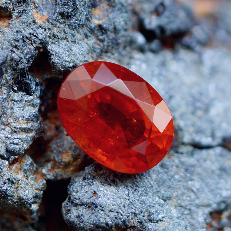 SP2103 Oval Natural Spessartite Garnet loose gemstones from Tanzania 3.6 cts. Orange Spessartite Garnet
