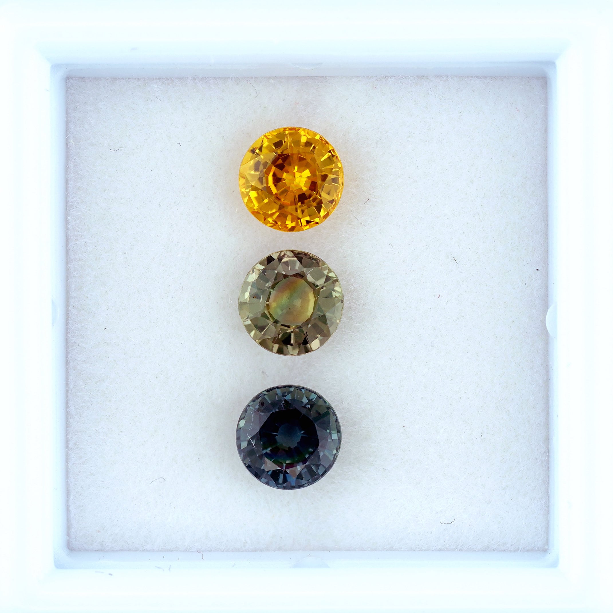 Saphr orange traté (BE) de Tanzane - Coussn 0.92 Carat - 7.0 x 4.6 x 2.6 mm - YouTube