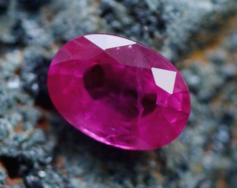 7,3x5,15 Rubí rosado, tratamiento térmico normal, piedra natal de julio, piedras preciosas sueltas de rubí con forma de corte ovalado de Tanzania 1,1 ct. (RB1705)