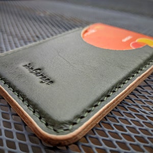 Funda minimalista para tarjetas, funda de cuero para tarjetas, billetera delgada, tarjetero de cuero. ¡Un gran regalo para él o ella! Funda personalizada para tarjetero y billetera