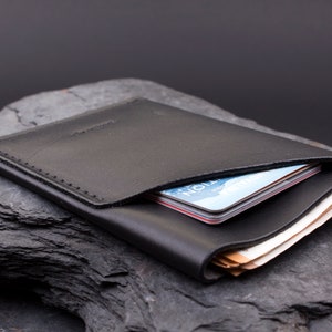 Tarjetero delgado de cuero, billetera minimalista, tarjetero, el mejor regalo para padrinos de boda. ¡Un regalo ideal para él o ella!