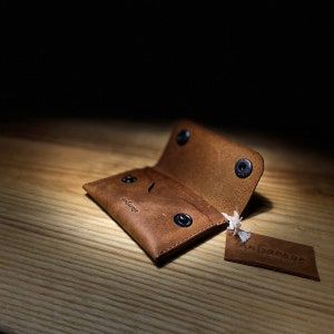 Handgefertigte Mini Geldbörse aus Leder. Ein tolles Geschenk für Sie oder Ihn.