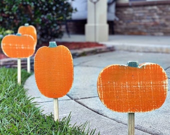 Pumpkin Yard Stakes, Orange Pumpkins, Halloween Yard Art, Lawn Decoration, Farmhouse Halloween, Halloween, Fall, Fall Decor, Fall Pumpkins