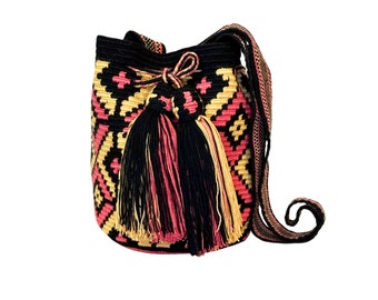 Exclusive Wayuu mochila bag | Medium Woven Crossbody Handmade Gorrito Mochila | Pink, beige and black rhombus solid strap