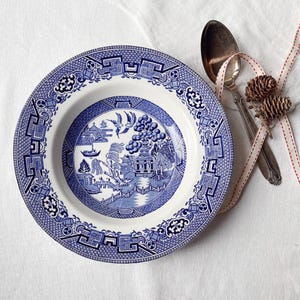 Antique soup plate in Blue Willow design | Blue and white Transferware | W.R. Midwinter Transferware ‘Made in England’.