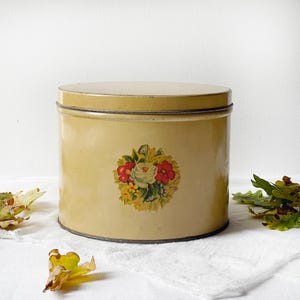 Charming almost antique cookie tin | Large beautiful tin can with flower decoration from the 1930s