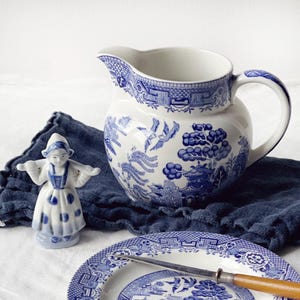 Kanna, Blue Willow-design – Antik engelsk W.R. Midwinter Transferware-kanna, 1950-talet
