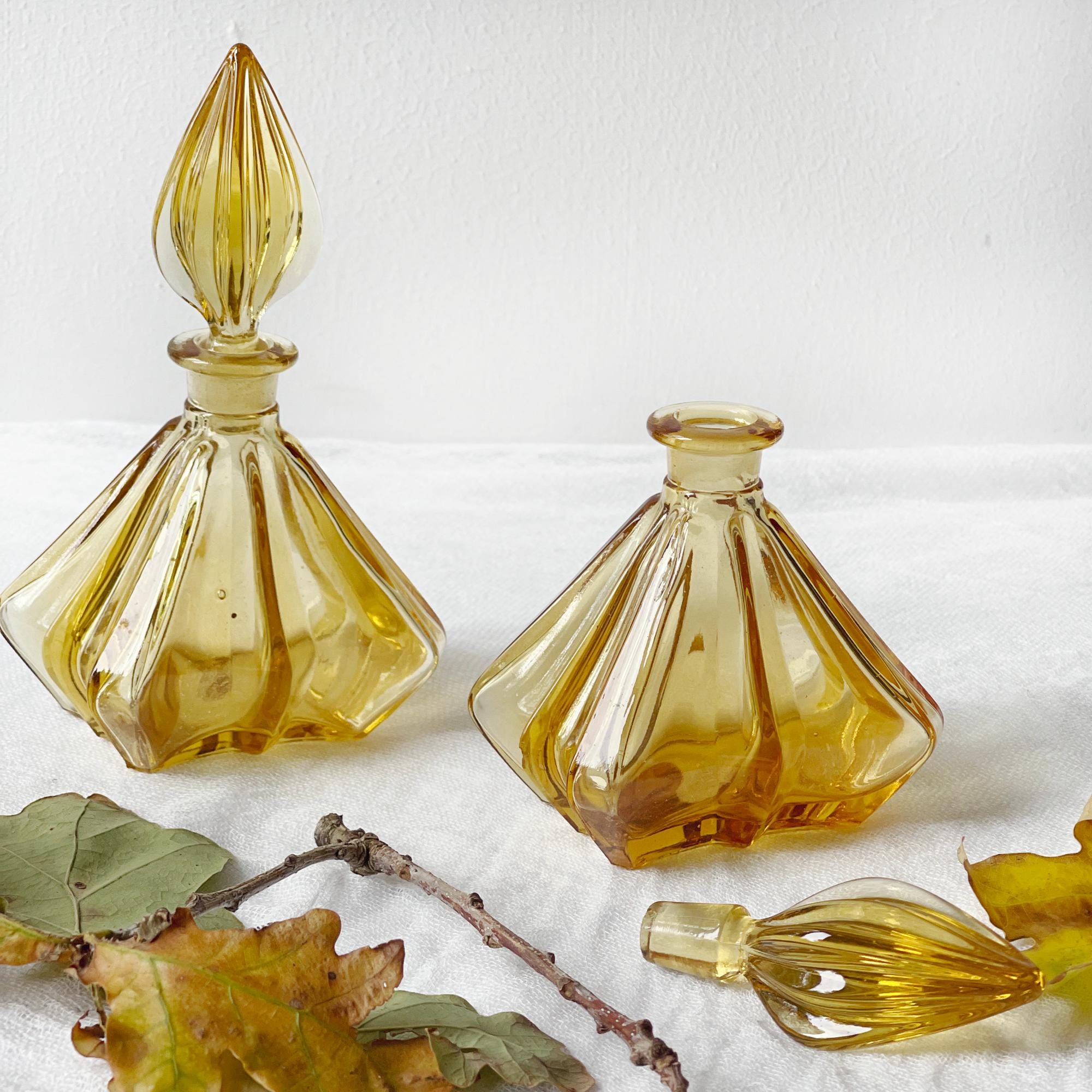 琥珀色の香水瓶 – フランスのアールデコ デザイン、1930 年代。 - Etsy