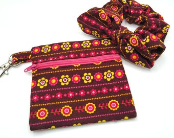 Retro Floral Mini Pouch and Bow Scrunchie Set, Clip ID Wallet and Hair Accessory Gift