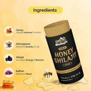 Puede incluir: Un recipiente cil&iacute;ndrico dorado y negro de palitos de miel Shilajit Gold de Hillside Shilajit. La etiqueta enumera los ingredientes: miel, ashwaganda, shilajit y azafr&aacute;n. Tambi&eacute;n es visible el texto "Elevate your vitality naturally".
