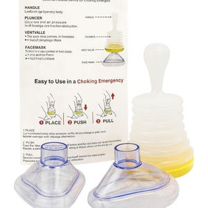 Puede incluir: Un dispositivo de rescate para asfixia con una mascarilla facial de plástico transparente, un émbolo y una válvula de ventilación. El dispositivo está diseñado para emergencias e incluye instrucciones.