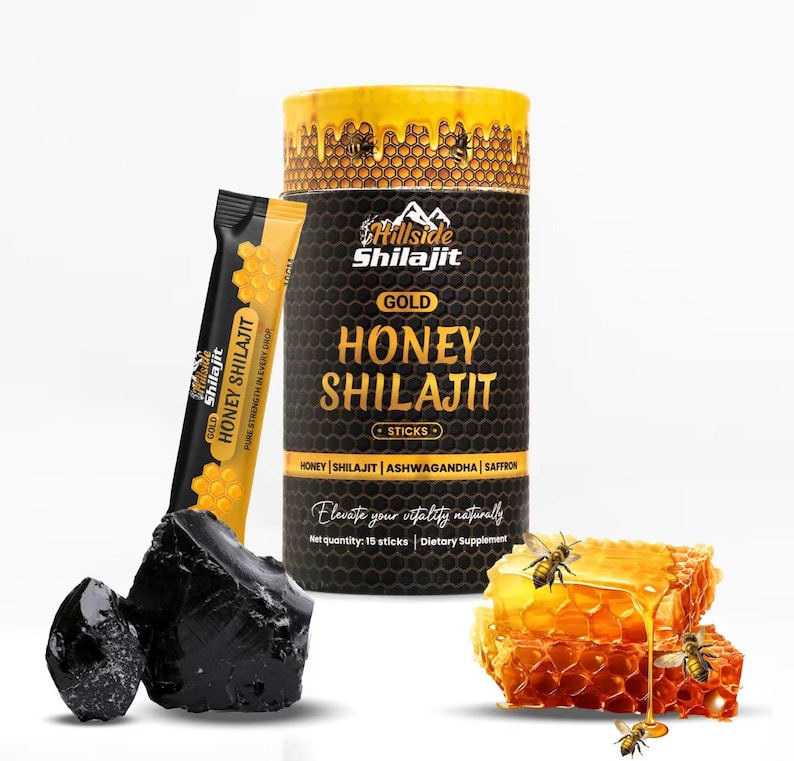 Puede incluir: Imagen de un envase cil&iacute;ndrico negro y dorado y un solo palito de "Honey Shilajit" con el texto "Pure Strength in Every Drop". El envase dice "Hillside Shilajit Gold Honey Shilajit Sticks". Tambi&eacute;n se muestran rocas negras y un panal.
