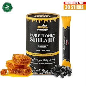Op de afbeelding: Productafbeelding van een zwarte en gouden container met "Pure Honey Shilajit Sticks", een honingraat en een enkele stick. De container heeft een geel druipontwerp en de tekst "Elevate your vitality naturally". Het product is "Halal".