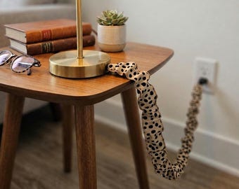 Funda para cables con estampado de leopardo / Protector de cables suave / Decoración neutra para el hogar / Oculta y protege tus cables