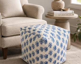 Pouf a cubo imbottito con stampa botanica blu, 40x40x40 cm, pouf floreale blu
