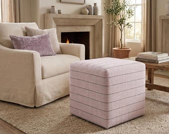 Puf tejido a rayas blancas y negras