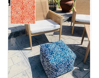 Puf otomano con estampado índigo: Reposapiés lavable para interior y exterior