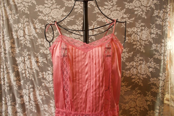 Vintage 1970s Vanity Fair Nightgown