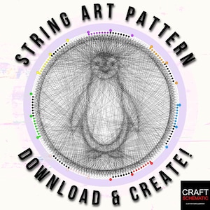 Op de afbeelding: String art patroon met een pinguïn ontwerp. De afbeelding bevat de tekst "STRING ART PATTERN" en "DOWNLOAD & CREATE!". De pinguïn is gemaakt met zwarte draad en de rand is versierd met kleurrijke stippen.