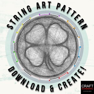 Może przedstawiać: Wzór string art z motywem koniczyny czteroliściennej. Wzór powstaje poprzez łączenie punktów w okręgu za pomocą sznurka. Punkty są kolorowe w tęczowym wzorze. Tekst "String Art Pattern Download & Create!" jest napisany wokół okręgu. Tekst "Craft Schematic" znajduje się w prawym dolnym rogu.