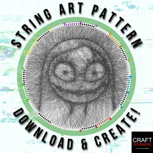 Może przedstawiać: Wzór string art przedstawiający uśmiechniętą twarz na zielonym tle. Tekst "STRING ART PATTERN DOWNLOAD & CREATE!" jest napisany wokół koła. Tekst "CRAFT SCHEMATIC" znajduje się w prawym dolnym rogu.
