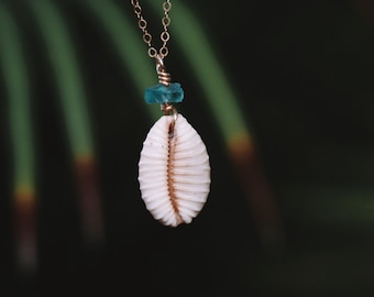 Granulated cowrie necklace