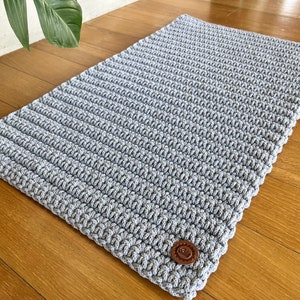 Rechteckiger gehäkelter Teppich, Handgeknüpfter Teppich aus Baumwolle, Fadenteppich in grau, Bild 1