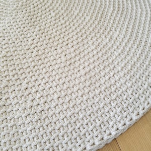 Ręcznie robiony dywan na szydełku, okrągła wykładzina,  mata do zabawy boho, prosty minimalistyczny dywan