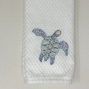 Tortuga Marina Divertido Baño o Toalla de Cocina. Toalla bordada.