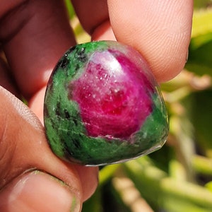 Ruby / Schist 76 Carats - Natural Stone Cabochon Pendant Ruby / Schist 76 Carats - Natural Stone Cabochon Pendant