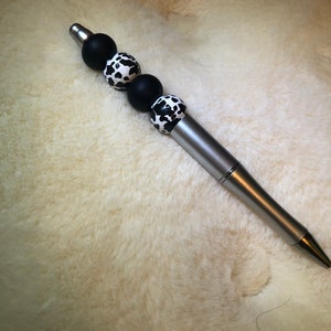 Hatsuharu beaded pen
