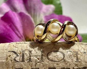 Vintage Avon Triple Twist Pearl Ring