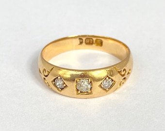 Antique, 18ct Gold, 3 stone, Old Cut Diamond Ring, Hallmarked 18ct Gold.  (3.81g)