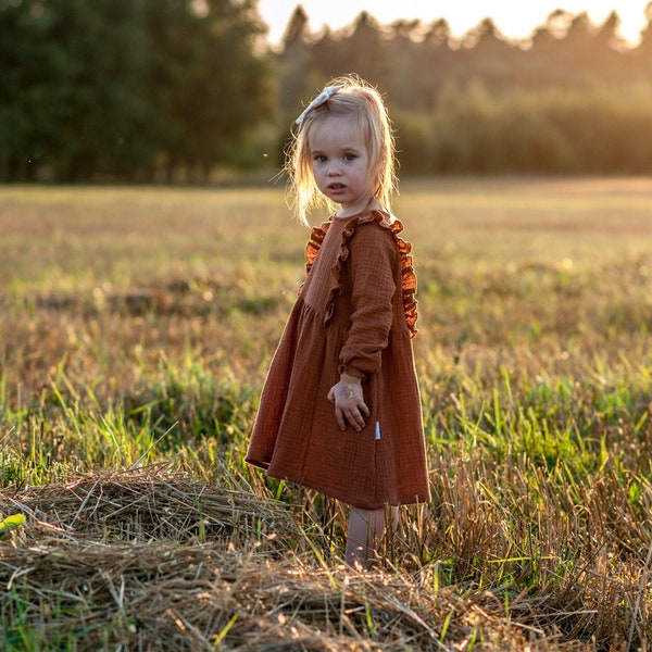 Robe de printemps fille rouille en mousseline bio avec volants, robe d'été ample bohème aline avec volants pour bébé, tenue décontractée marron pour tout-petit pour l'été