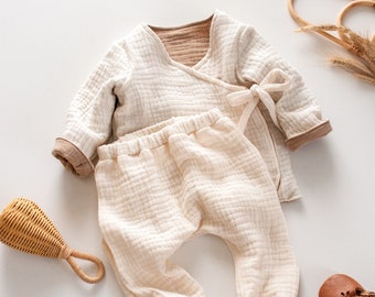 Organic cotton baby going home outfit, unisex neutral kimono top and pants set, newborn warm wrap muslin clothing for spring, summer