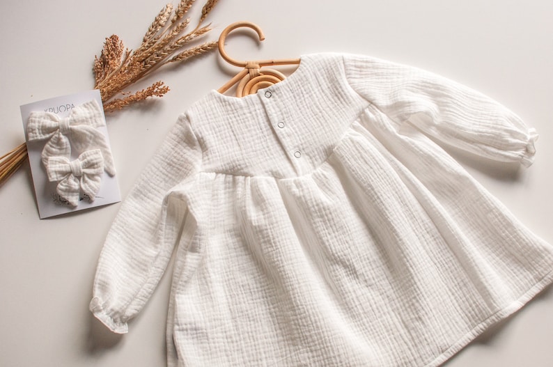 Natürliches Musselin Kleid Für Kleine Mädchen, Blumenmädchen Musselin Sommer Kleid, Weißes Baby Mädchen Taufe Kleid Bild 7