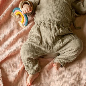 Newborn Muslin Set, Long Sleeve Wrap Muslin Baby Set, Unisex Baby Muslin Top And Pants Set, Neutral Baby Clothes zdjęcie 4