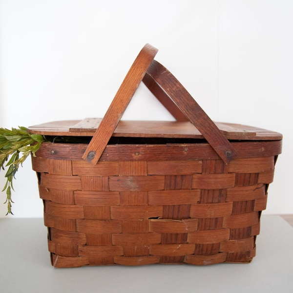 LOCAL PHILA PICKUP Vintage Picnic Basket or Wedding Card Holder