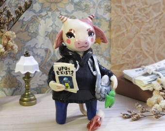 UFO Cow Figurine, TO ORDER. Alien Lover Gift - Cute Miniature Cow in Hoodie - Polymer Clay Animal - Desk Pet Space Decor