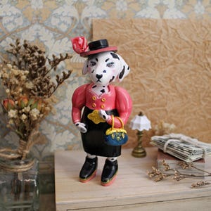 Figura de perro dálmata, divertida decoración animal, mascota de escritorio, estatua de perro, atuendo elegante, regalo para amantes de los perros