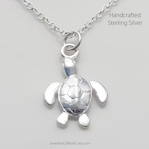 Charm y cadena de tortuga marina en plata de ley 925, collar de tortuga marina, collar en capas, amante de los animales, joyería para el día a día, amor infinito