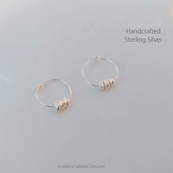 Mini Tri-Circle Sterling Silver Hoop Earrings, Mini Circle Hoop Earrings, vriendschap, alledaagse sieraden, eenvoudige oorbellen, minimalistisch