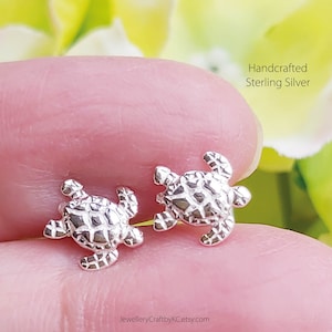 Sea Turtle Stud Earrings 925 Sterling Silver, Sea Turtle Studs, Sea Lover, Everyday Jewellery, Dainty Cute, Unique Gift, win the hearts