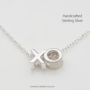 Collier XO en argent sterling, 100 % argent sterling 925 massif, XO flottant le long de la chaîne, bijoux d&#39;amour et d&#39;amitié délicats artisanaux,
