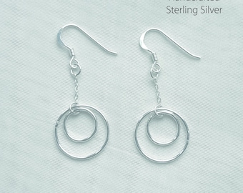 Dos pendientes colgantes Circle of Love, 100% plata de ley 925 maciza, delicados y elegantes, hechos a mano.