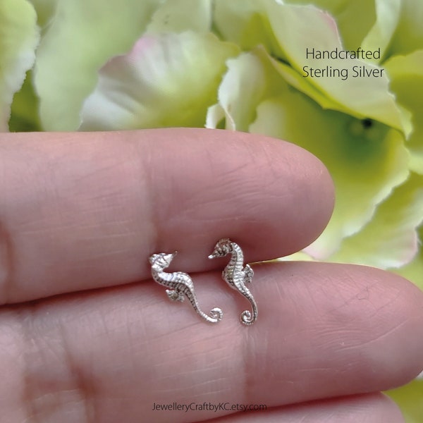 Clous d'oreilles hippocampe en argent sterling 925, clous d'hippocampe, animal marin, bijoux de tous les jours, boucles d'oreilles simples, uniques et océan, mignon 3D