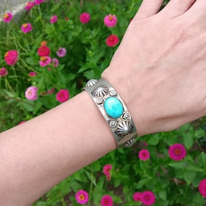 1940-1950&#39;s Navajo Sterling Turquoise Repousse Cuff